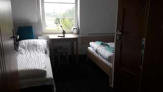 Отели типа «постель и завтрак» Gościniec 16-TKA Косьцежина Большой двухместный номер с 1 кроватью или 2 отдельными кроватями-12