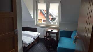 Отели типа «постель и завтрак» Gościniec 16-TKA Косьцежина Большой двухместный номер с 1 кроватью или 2 отдельными кроватями-15