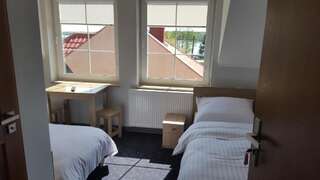 Отели типа «постель и завтрак» Gościniec 16-TKA Косьцежина Большой двухместный номер с 1 кроватью или 2 отдельными кроватями-20